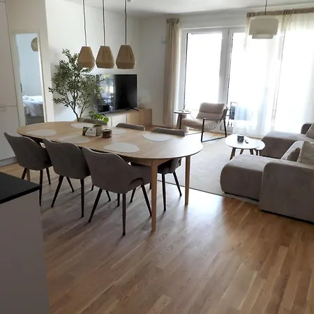 Luxurioeses 4-zimmer-apt Im Boho-stil I Top-lage I Familienfreundlich I Terrasse I Grosser Garten I Kueche I Netflix I Kostenloser Parkplatz I 105 M2 *