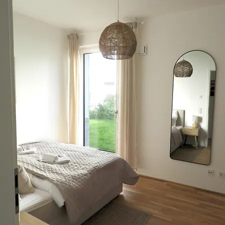 Appartement Luxurioeses 4-zimmer-apt Im Boho-stil I Top-lage I Familienfreundlich I Terrasse I Grosser Garten I Kueche I Netflix I Kostenloser Parkplatz I 105 M2 *