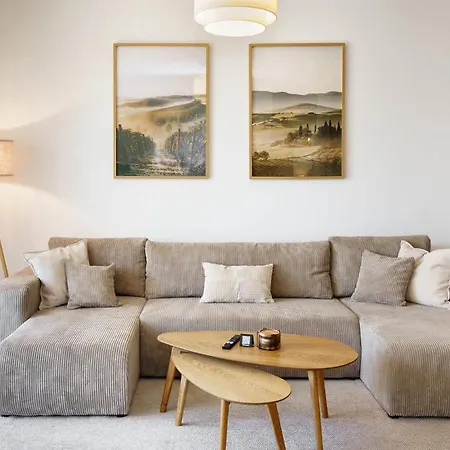 Luxurioeses 4-zimmer-apt Im Boho-stil I Top-lage I Familienfreundlich I Terrasse I Grosser Garten I Kueche I Netflix I Kostenloser Parkplatz I 105 M2