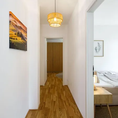 Luxurioeses 4-zimmer-apt Im Boho-stil I Top-lage I Familienfreundlich I Terrasse I Grosser Garten I Kueche I Netflix I Kostenloser Parkplatz I 105 M2