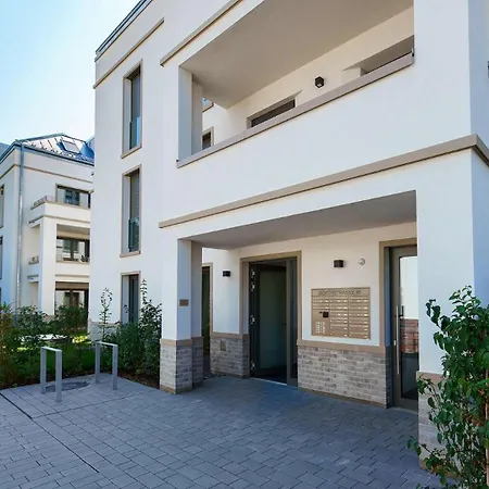 Luxurioeses 4-zimmer-apt Im Boho-stil I Top-lage I Familienfreundlich I Terrasse I Grosser Garten I Kueche I Netflix I Kostenloser Parkplatz I 105 M2